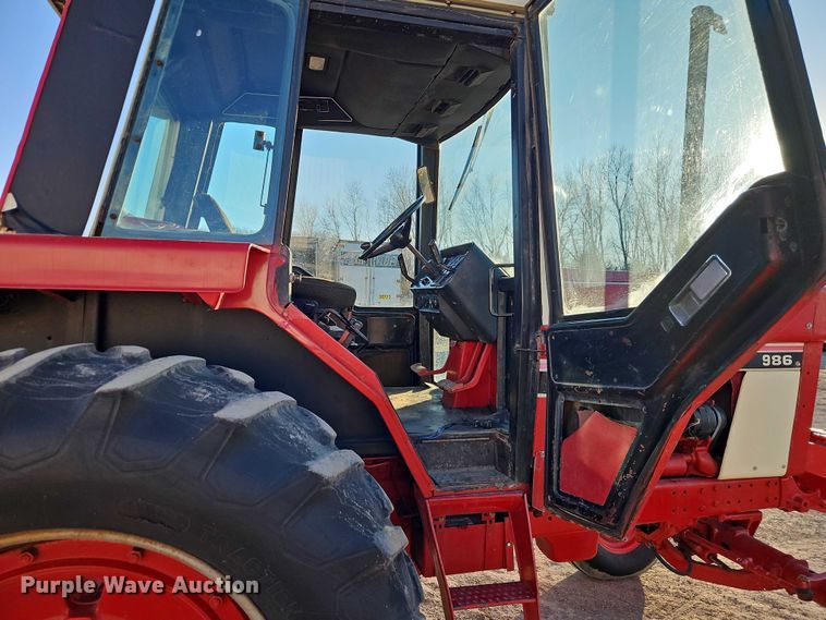 image for item EO4886 1979 International Harvester 986 tractor
