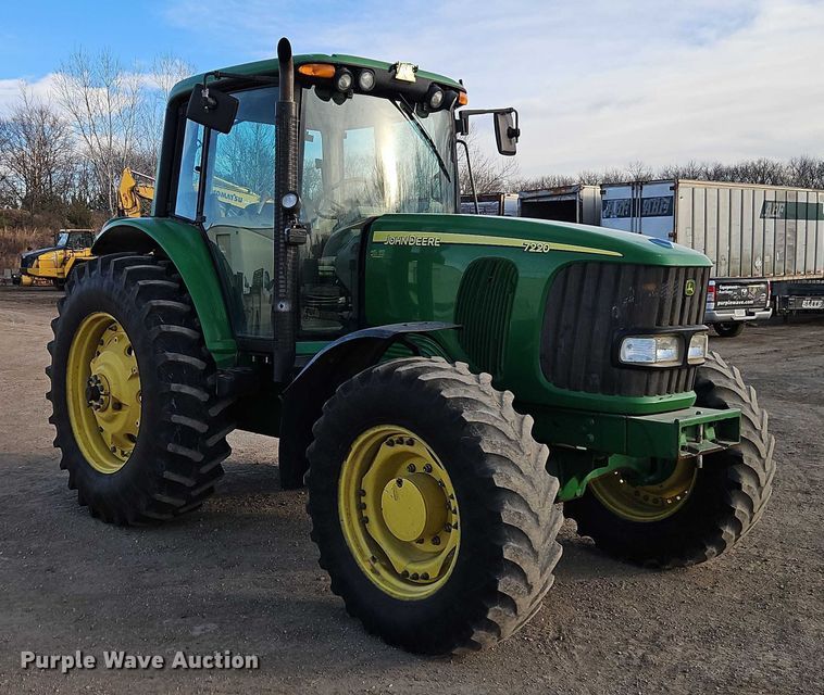 image for item EO4887 2006 John Deere 7220 MFWD tractor