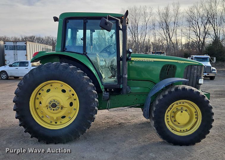 image for item EO4887 2006 John Deere 7220 MFWD tractor