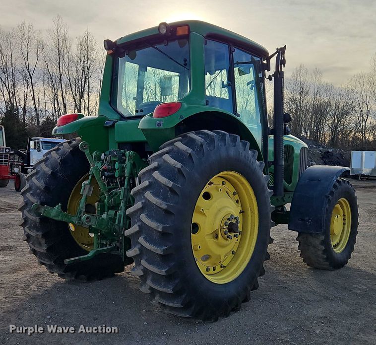 image for item EO4887 2006 John Deere 7220 MFWD tractor