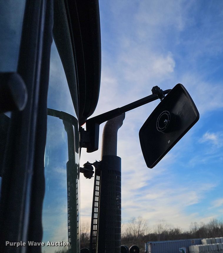 image for item EO4887 2006 John Deere 7220 MFWD tractor