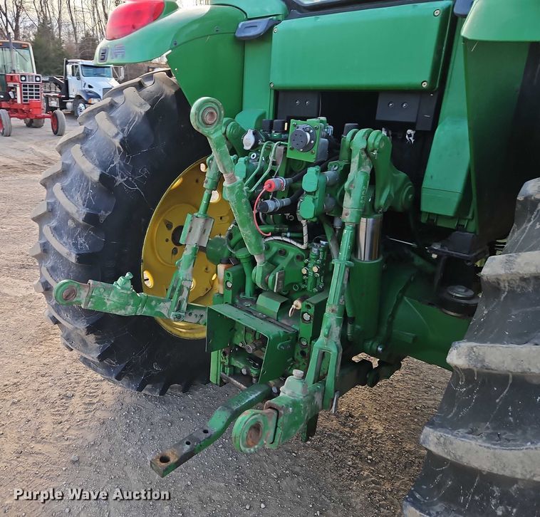 image for item EO4887 2006 John Deere 7220 MFWD tractor
