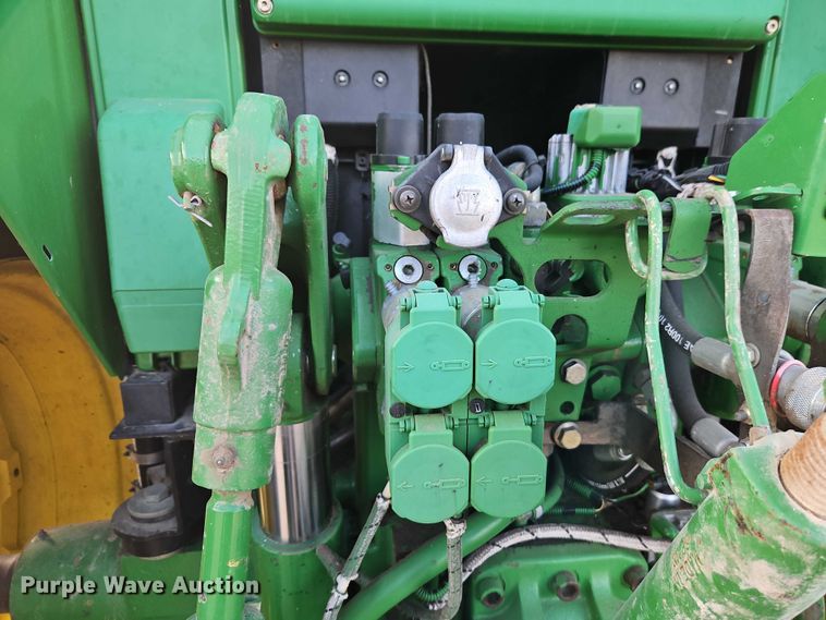image for item EO4887 2006 John Deere 7220 MFWD tractor