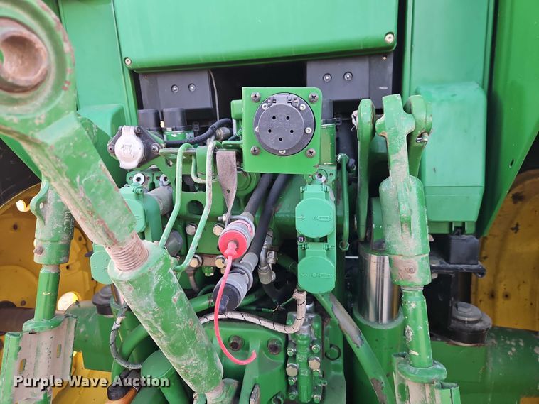 image for item EO4887 2006 John Deere 7220 MFWD tractor