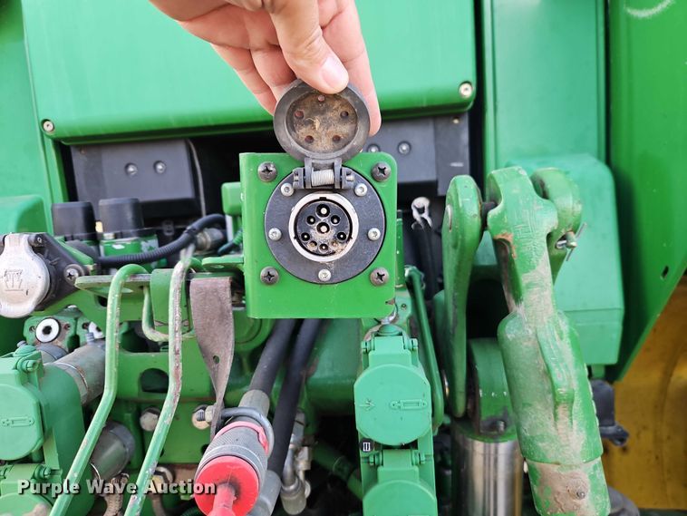 image for item EO4887 2006 John Deere 7220 MFWD tractor