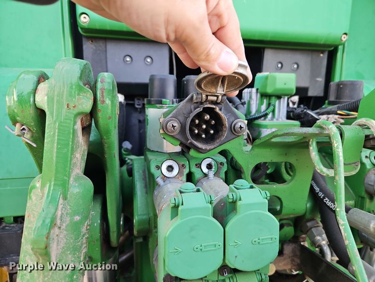 image for item EO4887 2006 John Deere 7220 MFWD tractor