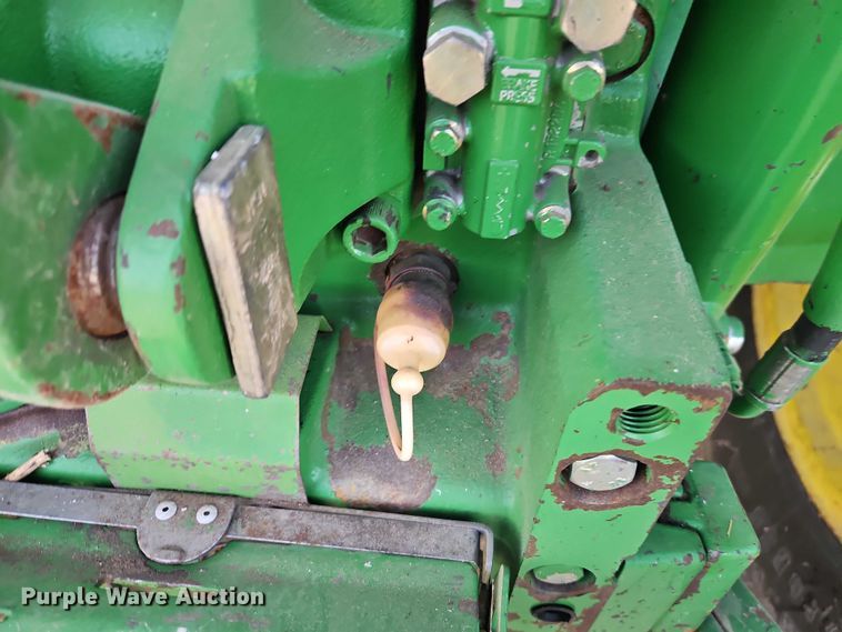 image for item EO4887 2006 John Deere 7220 MFWD tractor