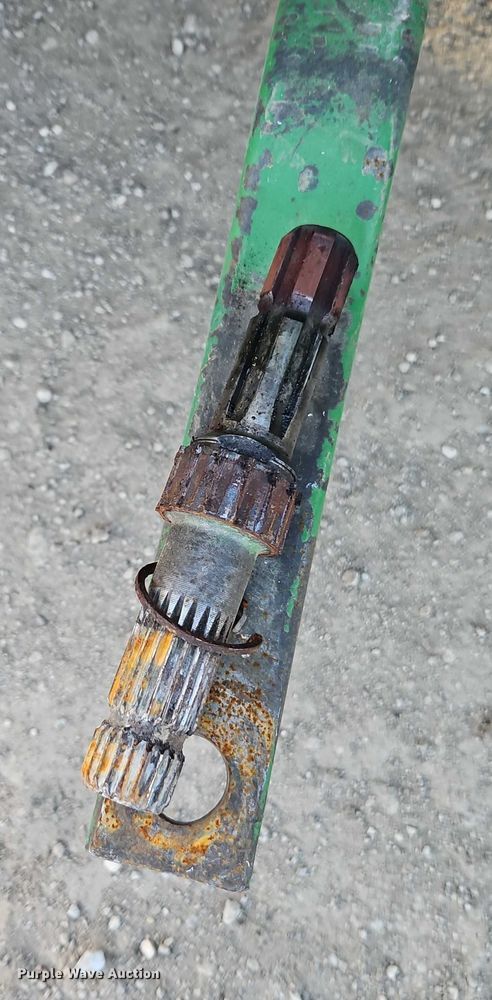 image for item EO4887 2006 John Deere 7220 MFWD tractor