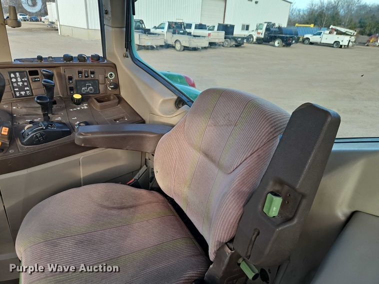 image for item EO4887 2006 John Deere 7220 MFWD tractor