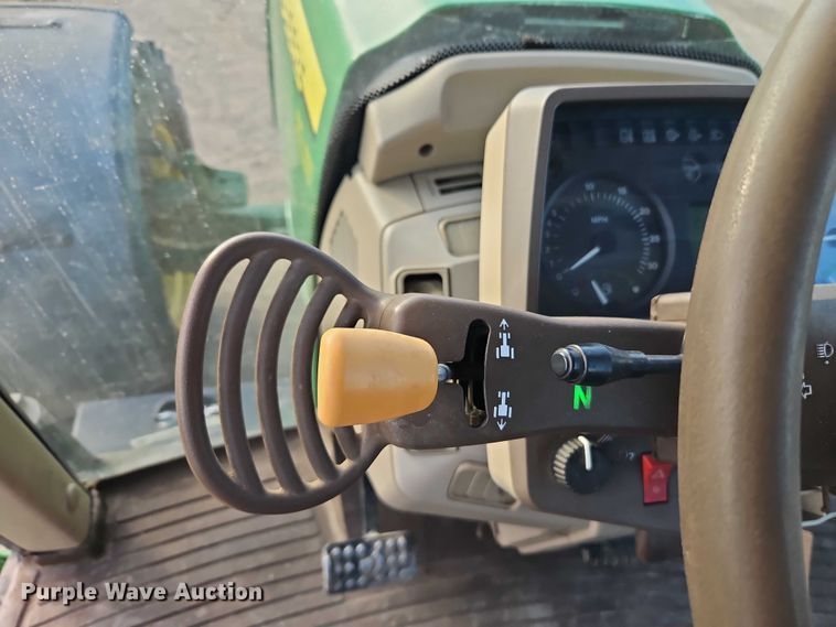 image for item EO4887 2006 John Deere 7220 MFWD tractor