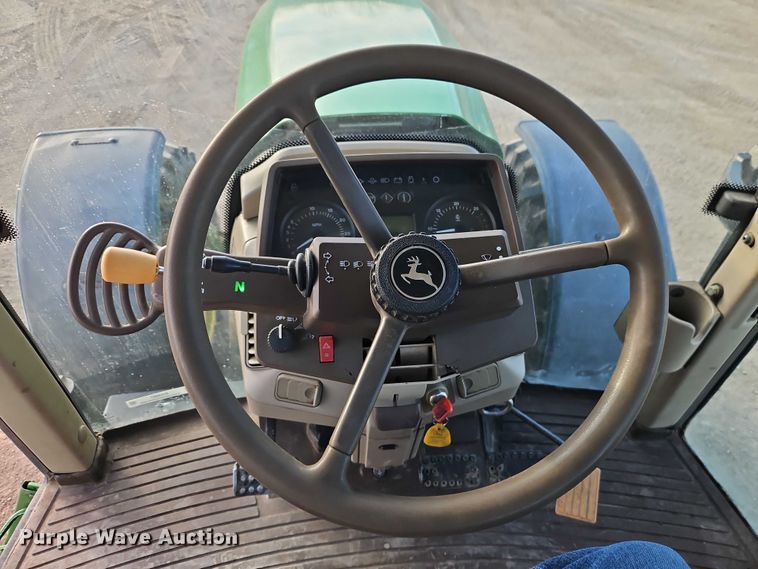 image for item EO4887 2006 John Deere 7220 MFWD tractor