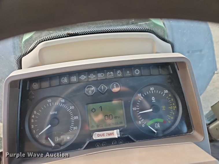 image for item EO4887 2006 John Deere 7220 MFWD tractor