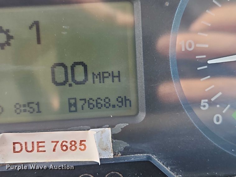 image for item EO4887 2006 John Deere 7220 MFWD tractor