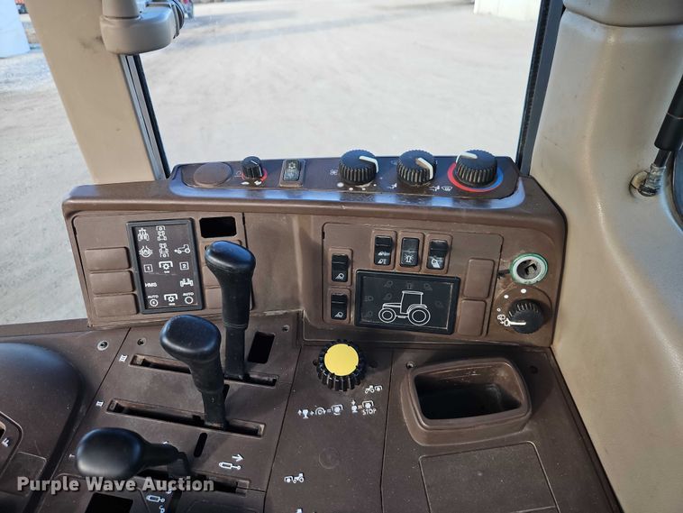 image for item EO4887 2006 John Deere 7220 MFWD tractor