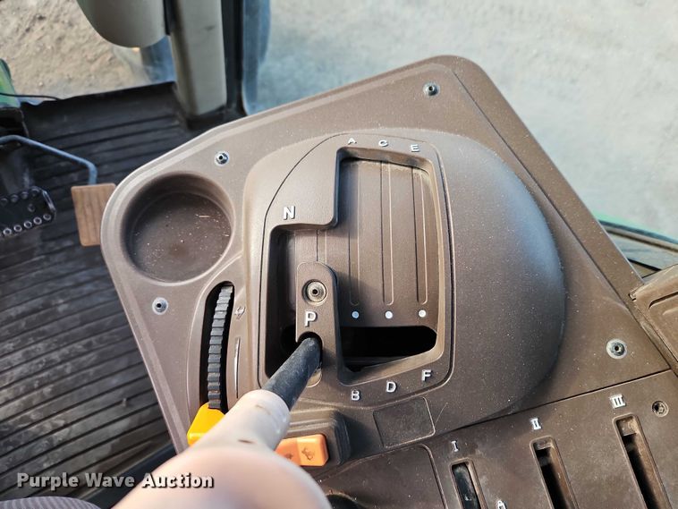 image for item EO4887 2006 John Deere 7220 MFWD tractor