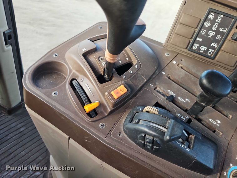 image for item EO4887 2006 John Deere 7220 MFWD tractor