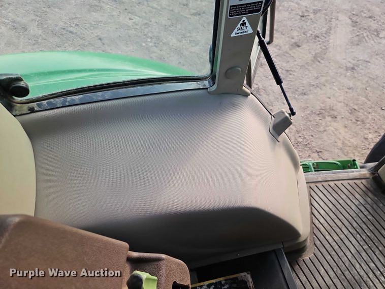 image for item EO4887 2006 John Deere 7220 MFWD tractor