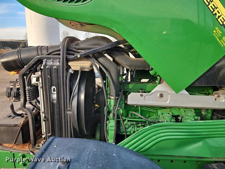 image for item EO4887 2006 John Deere 7220 MFWD tractor