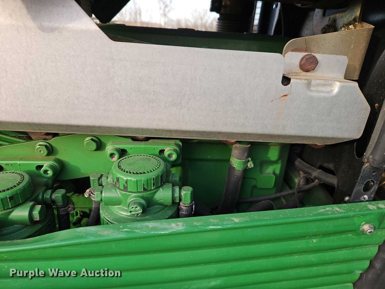 image for item EO4887 2006 John Deere 7220 MFWD tractor