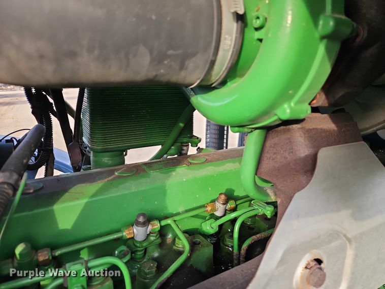 image for item EO4887 2006 John Deere 7220 MFWD tractor