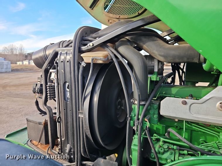 image for item EO4887 2006 John Deere 7220 MFWD tractor