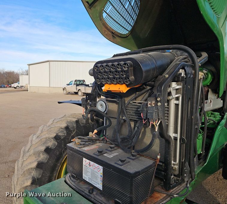 image for item EO4887 2006 John Deere 7220 MFWD tractor
