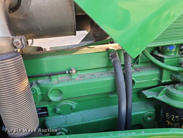 image for item EO4887 2006 John Deere 7220 MFWD tractor