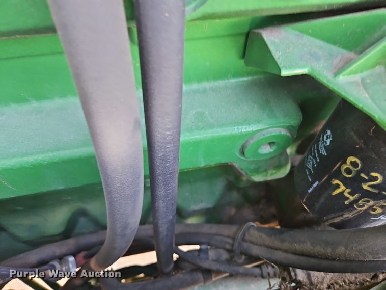 image for item EO4887 2006 John Deere 7220 MFWD tractor