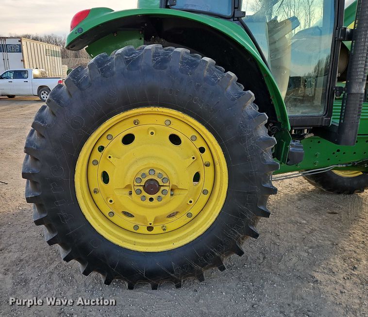 image for item EO4887 2006 John Deere 7220 MFWD tractor