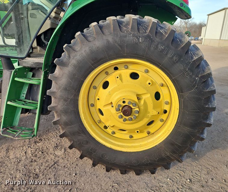 image for item EO4887 2006 John Deere 7220 MFWD tractor