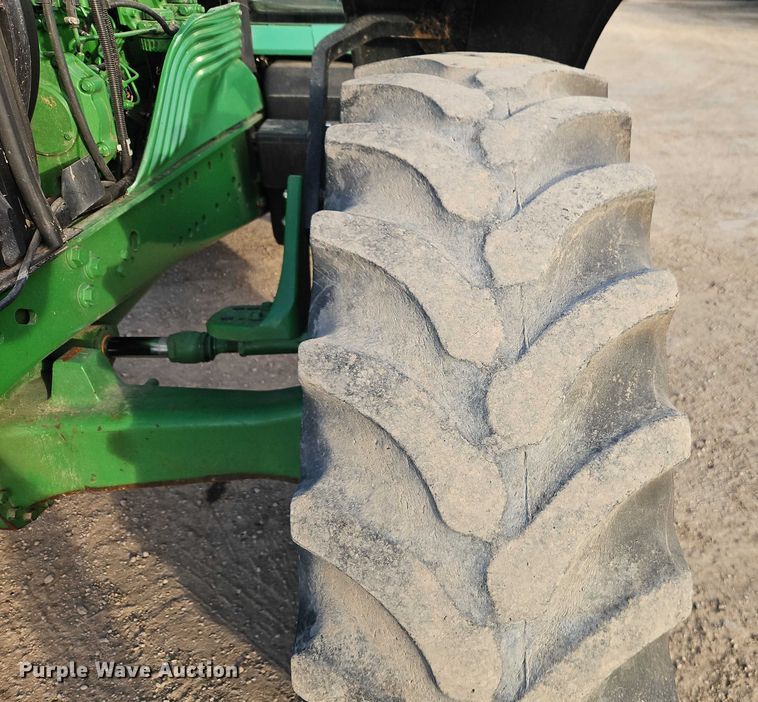 image for item EO4887 2006 John Deere 7220 MFWD tractor