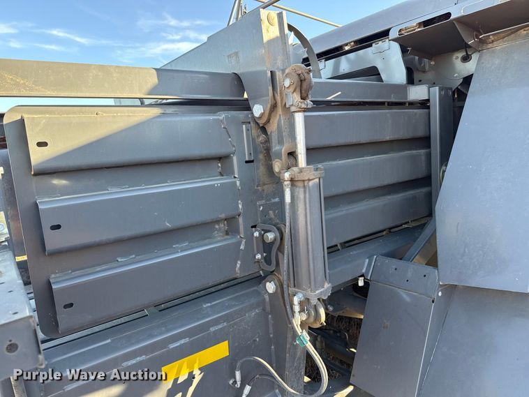 image for item EP2524 2021 Massey Ferguson 2270 large square baler