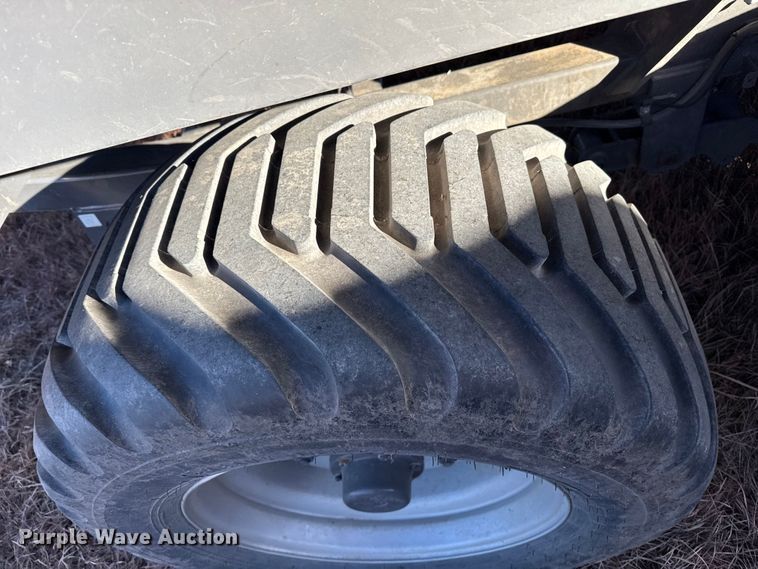 image for item EP2524 2021 Massey Ferguson 2270 large square baler