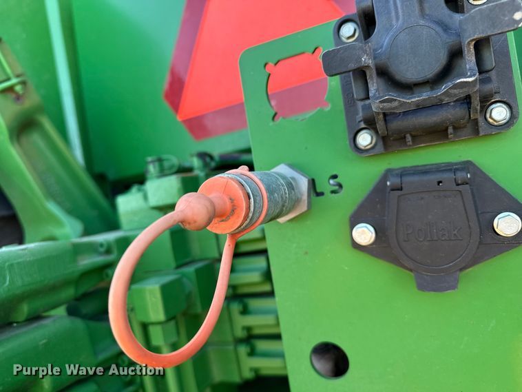 image for item EP2528 2021 John Deere 8R 370 MFWD tractor