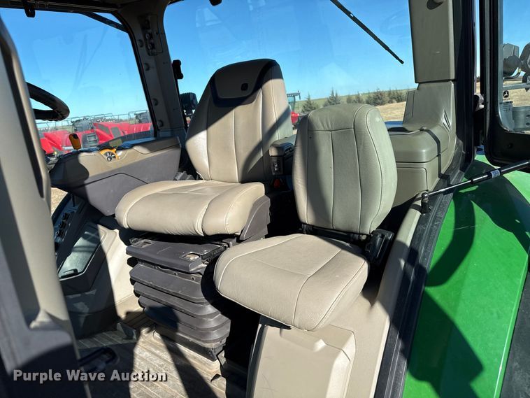 image for item EP2528 2021 John Deere 8R 370 MFWD tractor