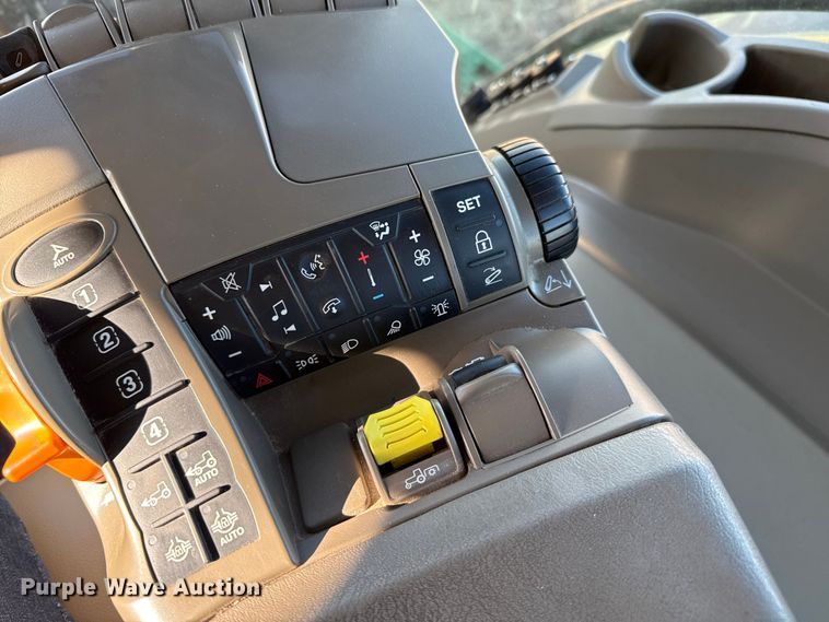 image for item EP2528 2021 John Deere 8R 370 MFWD tractor