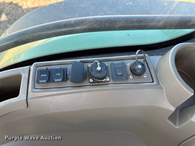 image for item EP2528 2021 John Deere 8R 370 MFWD tractor