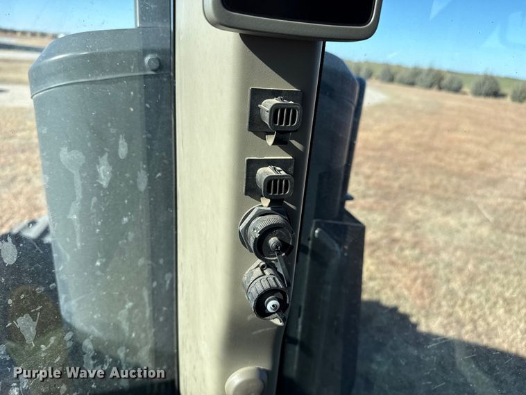 image for item EP2528 2021 John Deere 8R 370 MFWD tractor