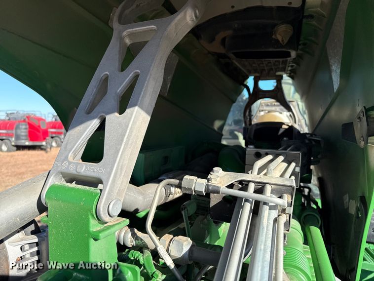 image for item EP2528 2021 John Deere 8R 370 MFWD tractor