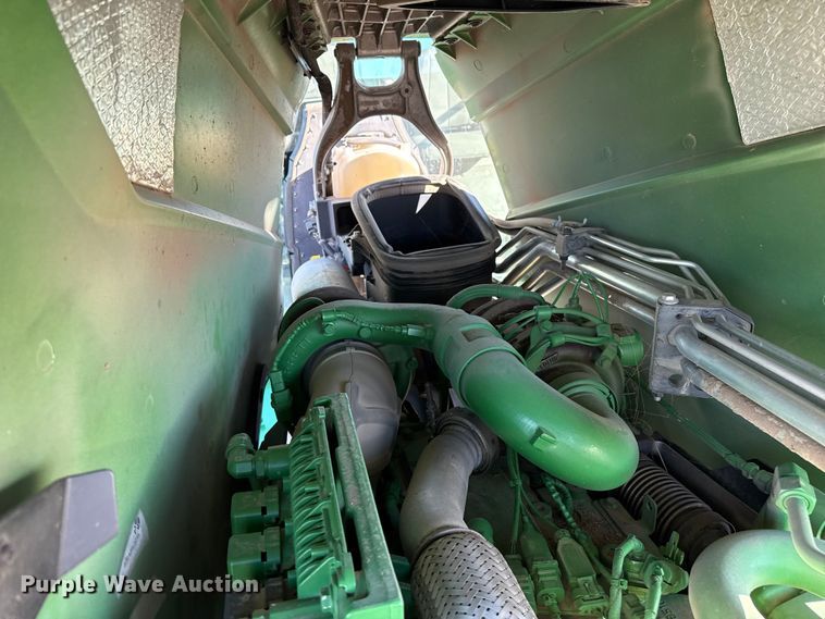 image for item EP2528 2021 John Deere 8R 370 MFWD tractor