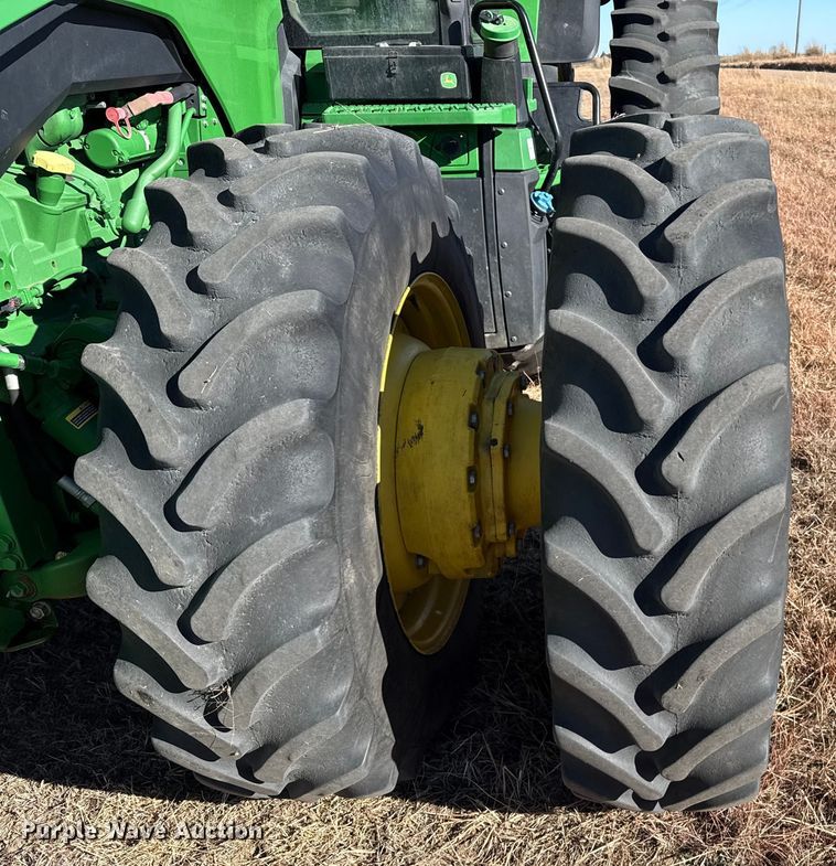 image for item EP2528 2021 John Deere 8R 370 MFWD tractor