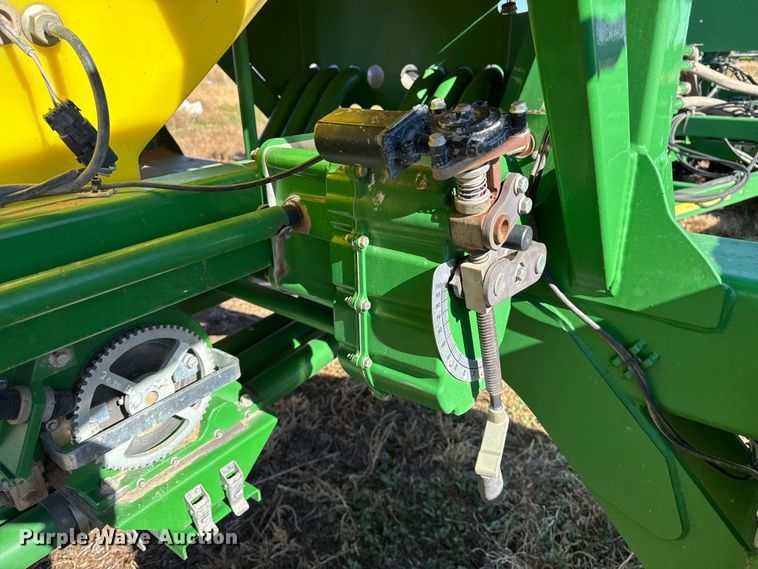 image for item EP2635 2008 John Deere 1890 air seeder