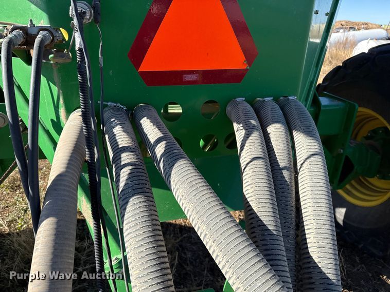 image for item EP2635 2008 John Deere 1890 air seeder