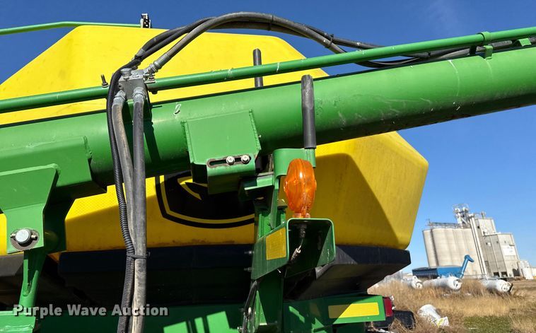 image for item EP2635 2008 John Deere 1890 air seeder