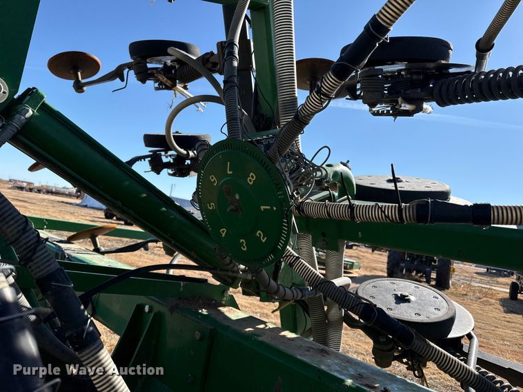 image for item EP2635 2008 John Deere 1890 air seeder