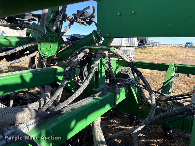 image for item EP2635 2008 John Deere 1890 air seeder