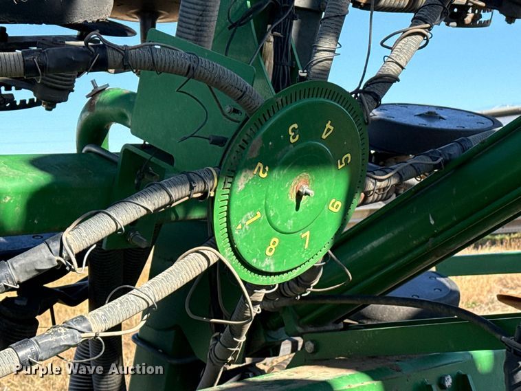 image for item EP2635 2008 John Deere 1890 air seeder