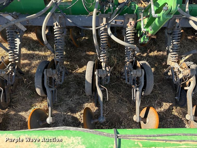 image for item EP2635 2008 John Deere 1890 air seeder