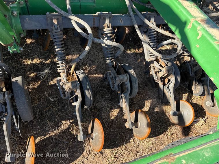 image for item EP2635 2008 John Deere 1890 air seeder