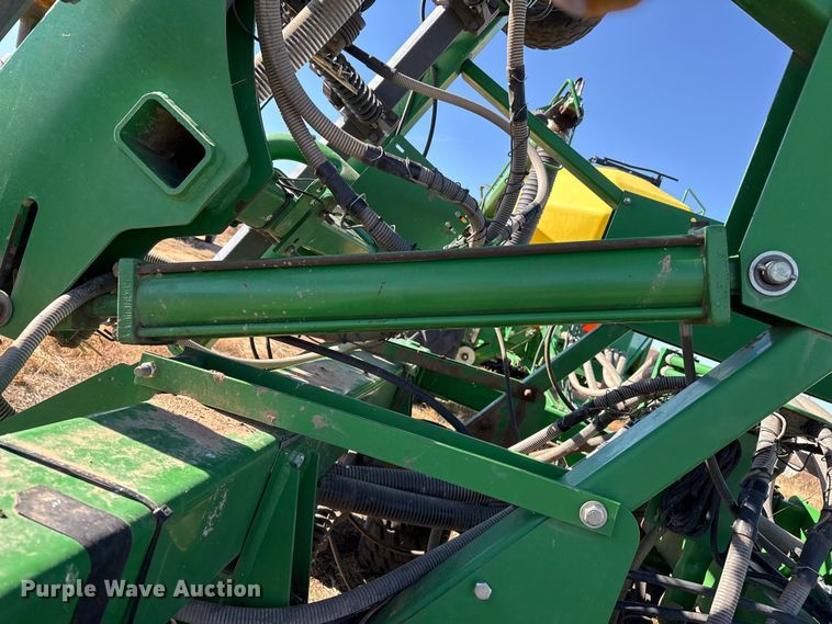 image for item EP2635 2008 John Deere 1890 air seeder